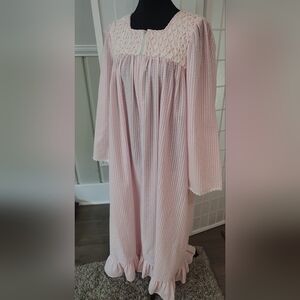 Vintage Pink Seersucker Women's Robe Housecoat Embellished Ribbon And Lace Large